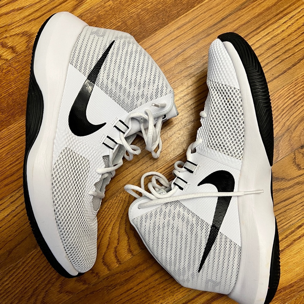 Nike Men's White and Black Basketball Shoes